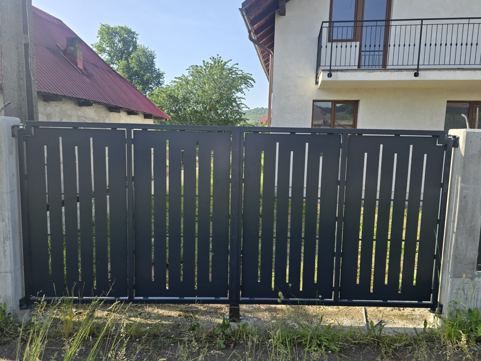 Porti si panouri de gard metalice, fier forjat